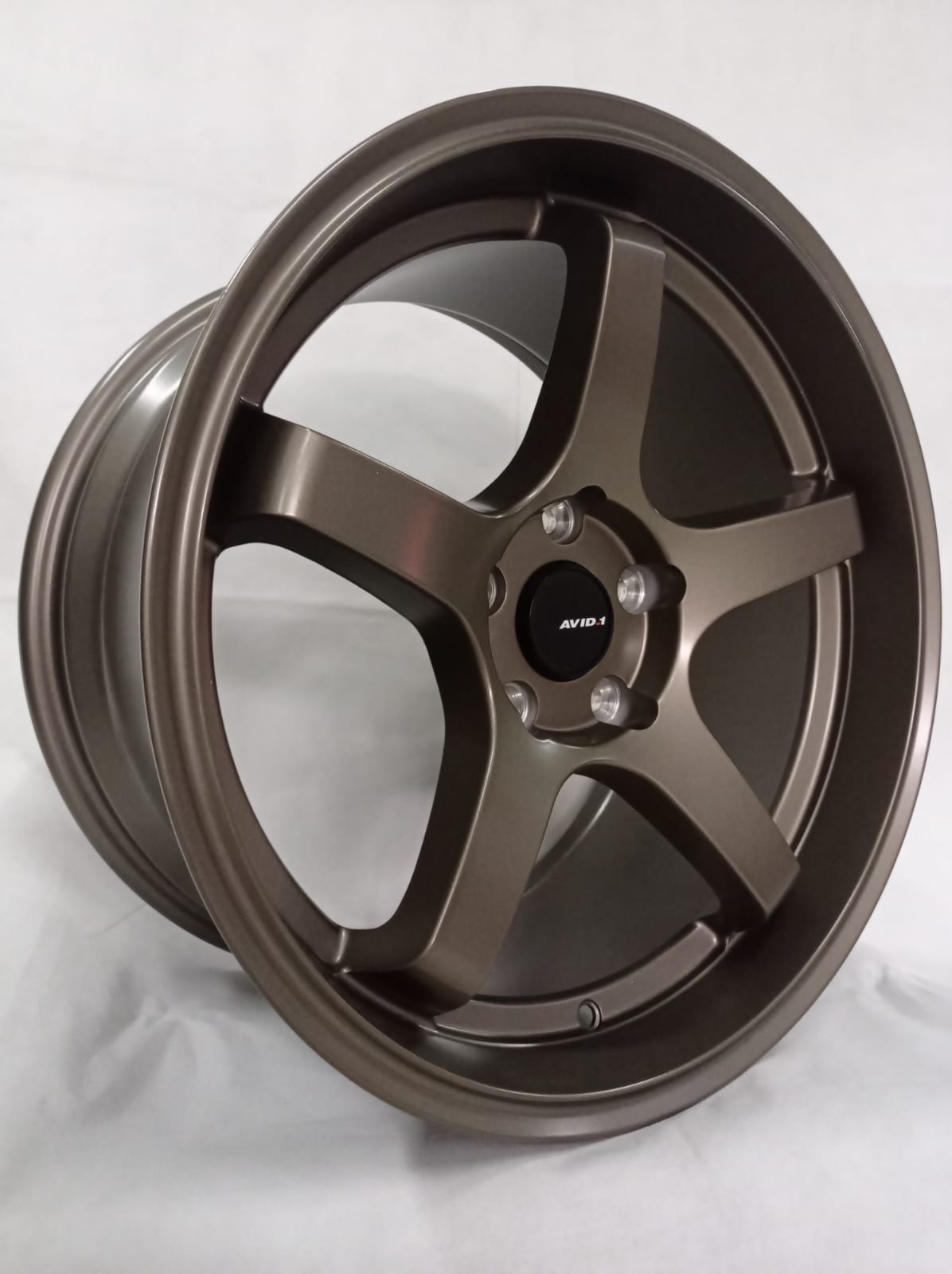 Купить Комплект дисков AVID-1 AV-28 8.5/9.5x18/5x114.3 D73.1 ET35 бронзовый  - VipWheels