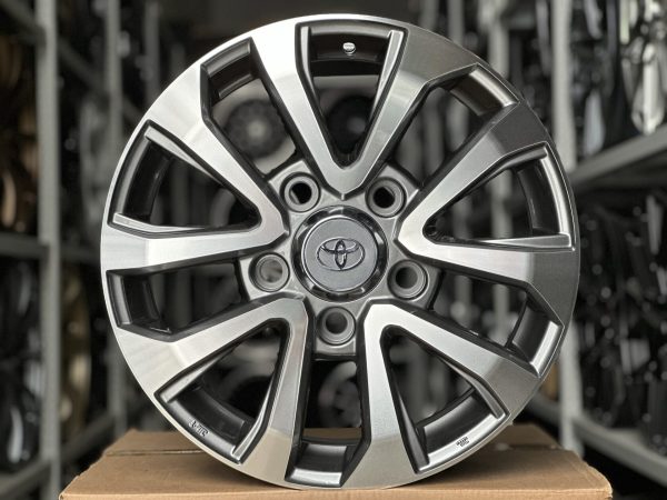 Комплект дисков Ipeople-Wheels ip-1519 LC200 r18 8j EТ60 5*150