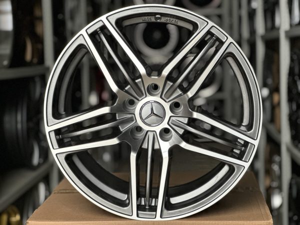 Комплект дисков Ipeople-Wheels ip-1525 r18 8.0j ET+40 5*112