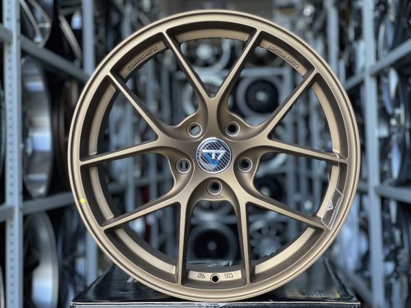 Комплект дисков Ipeople-Wheels ip-1447 VLF10 R18 8j et+38 5*112
