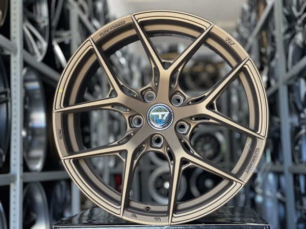 Комплект дисков Ipeople-Wheels ip-1450 VLF20 R18 8j et+38 5*112