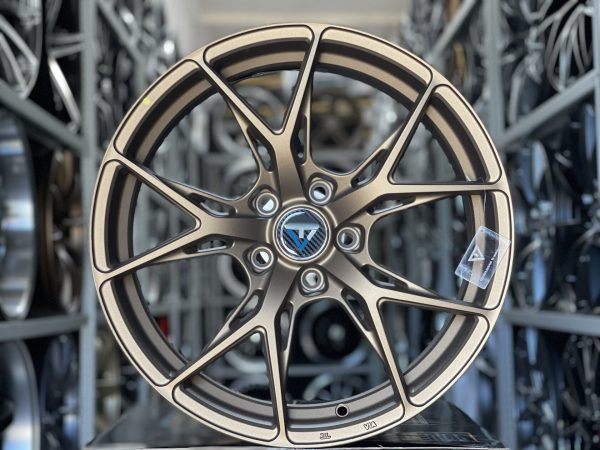 Комплект дисков Ipeople-Wheels ip-1433 VLF28 R18 8j et38 5*108