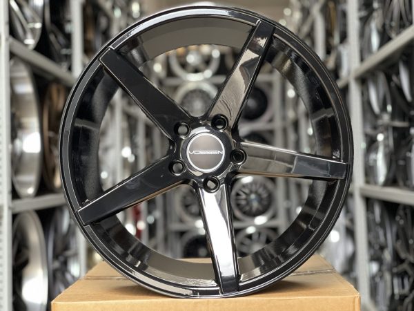 Комплект дисков Vossen-iP-1840 VPS-303 R18 8.5j ET+33 5*108 Black